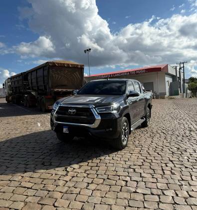 TOYOTA HILUX 2.8 D-4D TURBO DIESEL CD SRX 4X4 AUTOMÁTICO